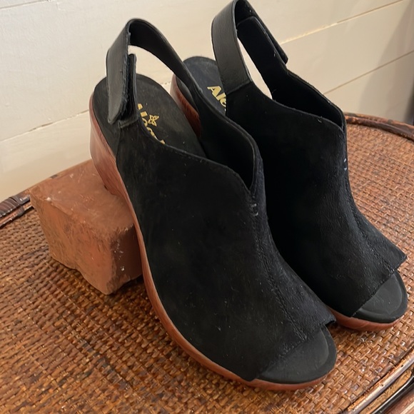 New Alegria by PG Lite Rosie Black Vegan Suede Sandals, Size 40 - Picture 4 of 9